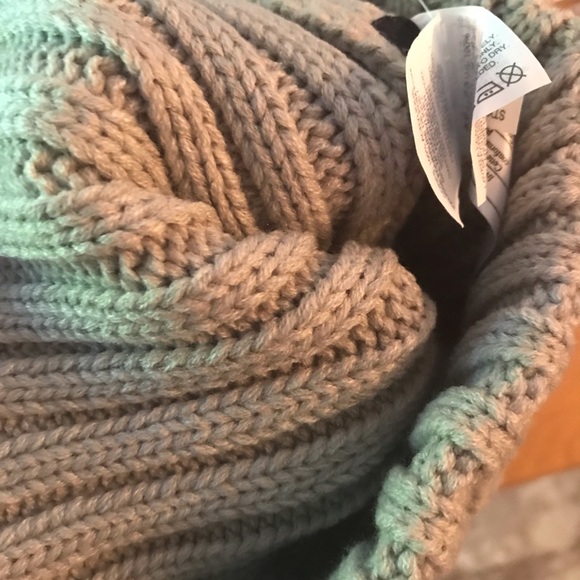 J.Crew Winter Pom Beanie - Picture 5 of 5